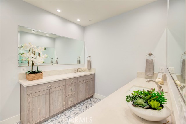 124 Guadalupe Avenue, Redondo Beach, California 90277, 3 Bedrooms Bedrooms, ,2 BathroomsBathrooms,Residential,Sold,Guadalupe,SB19041183