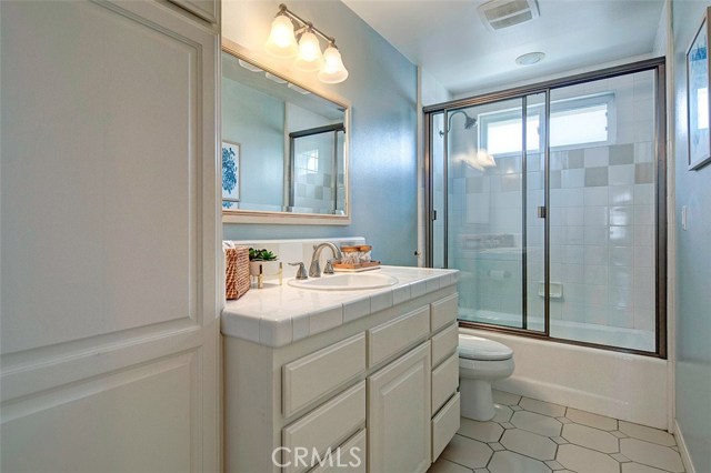 Upstairs Hallway bath
