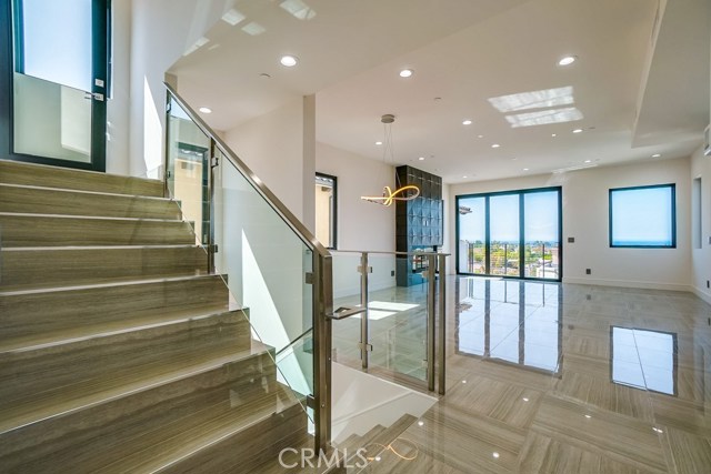 521 Helberta Avenue, Redondo Beach, California 90277, 4 Bedrooms Bedrooms, ,3 BathroomsBathrooms,Residential,Sold,Helberta,SB19088015