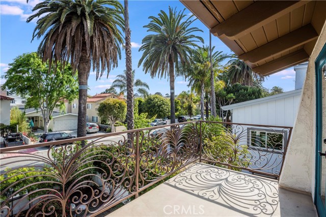 599 36th Street, Manhattan Beach, California 90266, 4 Bedrooms Bedrooms, ,3 BathroomsBathrooms,Residential,Sold,36th,PV18127902