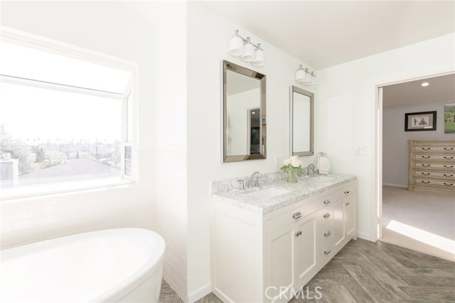 master bath complete with a soaker tub