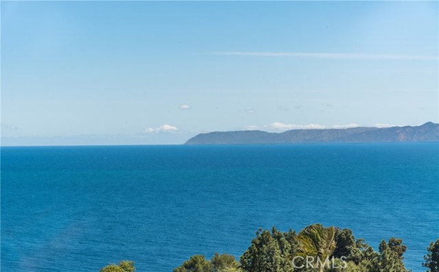 Catalina Island looks like it is across the street!