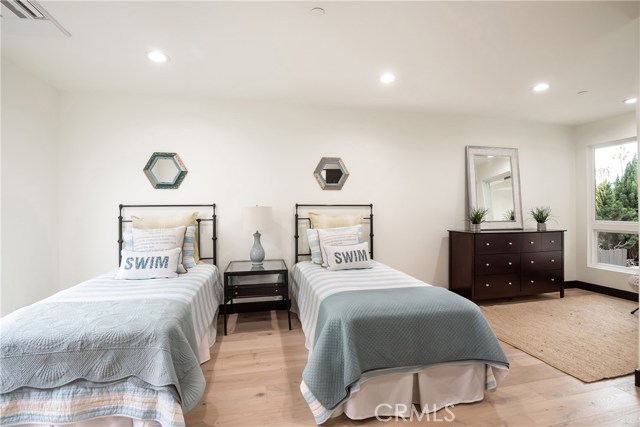 3rd bedroom with Vincent Park view