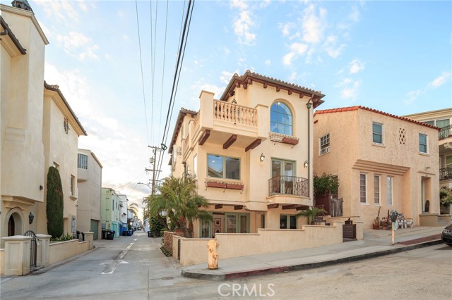 123 29th Street, Hermosa Beach, California 90254, 5 Bedrooms Bedrooms, ,5 BathroomsBathrooms,Residential,Sold,29th,SB20099195