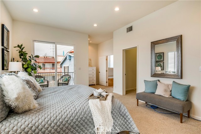 3805 Crest Drive, Manhattan Beach, California 90266, 3 Bedrooms Bedrooms, ,3 BathroomsBathrooms,Residential,Sold,Crest,SB19150131