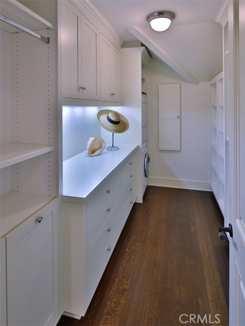 Closet with convenience washer/dryer