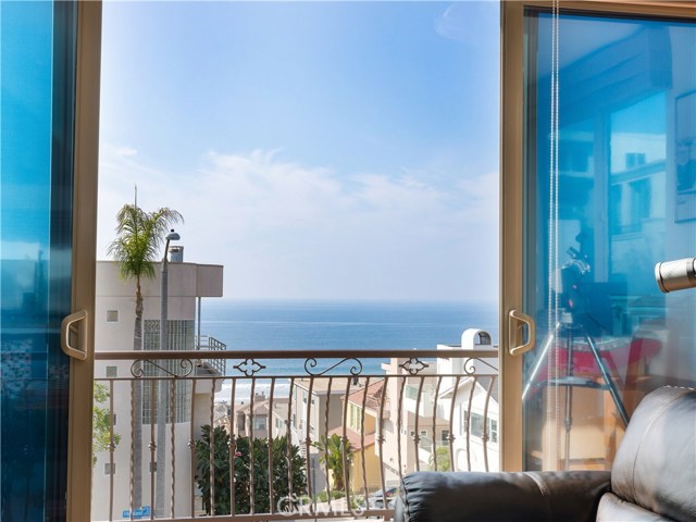 300 28th Street, Manhattan Beach, California 90266, 3 Bedrooms Bedrooms, ,3 BathroomsBathrooms,Residential,Sold,28th,SB20234864