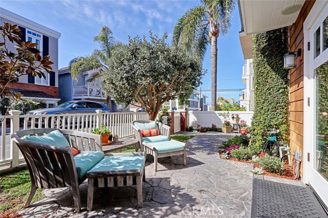 429 27th Street, Manhattan Beach, California 90266, 3 Bedrooms Bedrooms, ,2 BathroomsBathrooms,Residential,Sold,27th,SB18079712