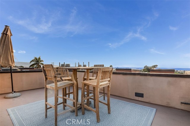 711 1st Place, Hermosa Beach, California 90254, 4 Bedrooms Bedrooms, ,3 BathroomsBathrooms,Residential,Sold,1st,SB20215238