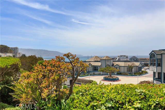 650 The Village, Redondo Beach, California 90277, 2 Bedrooms Bedrooms, ,2 BathroomsBathrooms,Residential,Sold,The Village,SB17108266