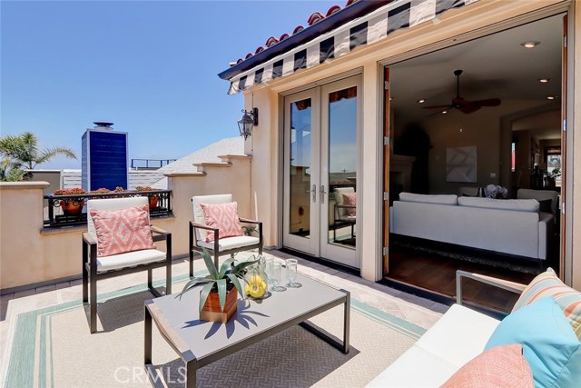 231 29th Street, Hermosa Beach, California 90254, 4 Bedrooms Bedrooms, ,4 BathroomsBathrooms,Residential,Sold,29th,SB20113708