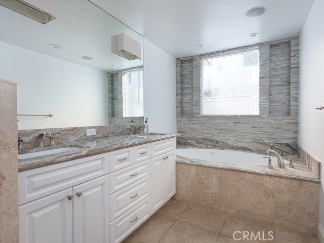 410 31st Street, Manhattan Beach, California 90266, 3 Bedrooms Bedrooms, ,2 BathroomsBathrooms,Residential,Sold,31st,SB20024556