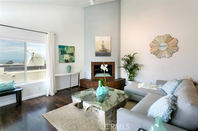 943 1st Street, Hermosa Beach, California 90254, 2 Bedrooms Bedrooms, ,2 BathroomsBathrooms,Residential,Sold,1st,SB17097562