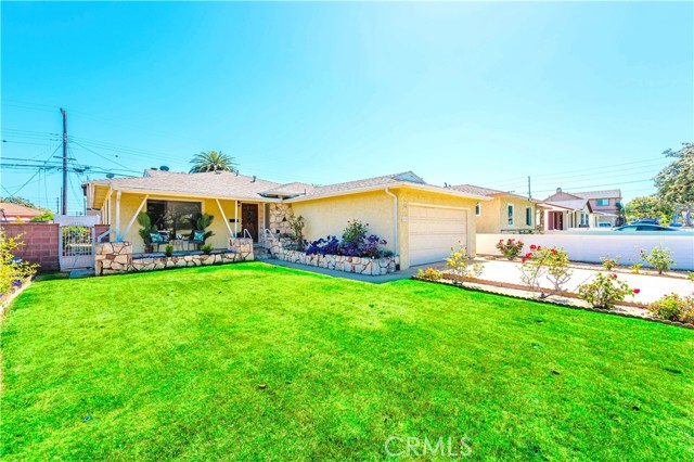 Gorgeous, Green Front Yard w/Plentiful Porch Area for Park Watching.