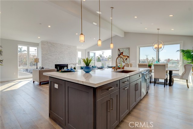 1401 Corona Street, Hermosa Beach, California 90254, 4 Bedrooms Bedrooms, ,3 BathroomsBathrooms,Residential,Sold,Corona,SB20015755