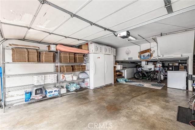 Oversized direct access garage. Tons of storage space!