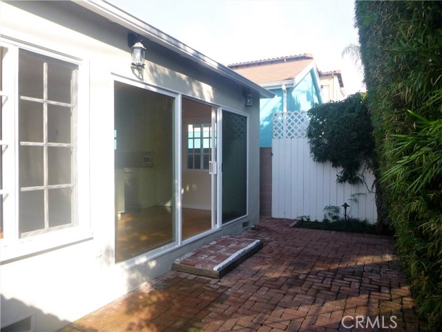 1206 1st Street, Hermosa Beach, California 90254, 2 Bedrooms Bedrooms, ,1 BathroomBathrooms,Residential,Sold,1st,SB20232660