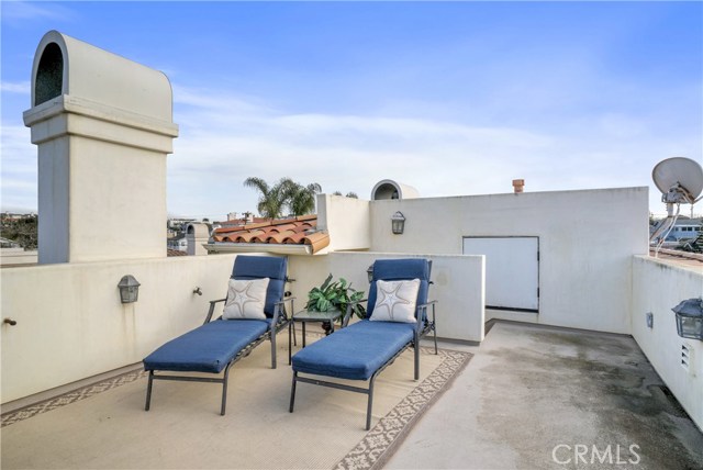 407 Juanita Avenue, Redondo Beach, California 90277, 5 Bedrooms Bedrooms, ,5 BathroomsBathrooms,Residential,Sold,Juanita,SB17259234