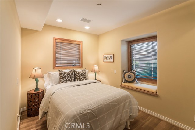 1209 Bayview Drive, Manhattan Beach, California 90266, 2 Bedrooms Bedrooms, ,1 BathroomBathrooms,Residential,Sold,Bayview,SB19189797