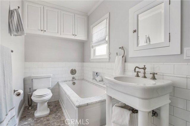 329 4th Street, Manhattan Beach, California 90266, 3 Bedrooms Bedrooms, ,2 BathroomsBathrooms,Residential,Sold,4th,SB20090773