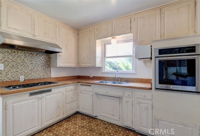 Kitchen wit eye level oven and good counter space