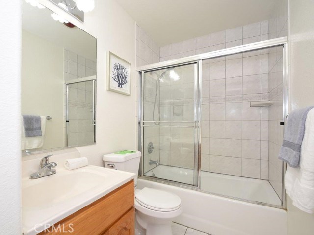 Upstairs Hallway Bathroom