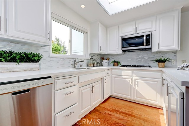 706 Green Lane, Redondo Beach, California 90278, 3 Bedrooms Bedrooms, ,2 BathroomsBathrooms,Residential,Sold,Green,SB20188022