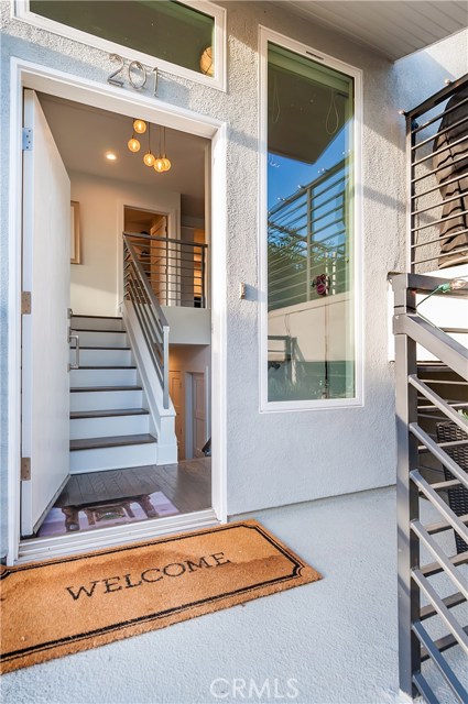 201 24th Street, Hermosa Beach, California 90254, 3 Bedrooms Bedrooms, ,2 BathroomsBathrooms,Residential,Sold,24th,SB17267233