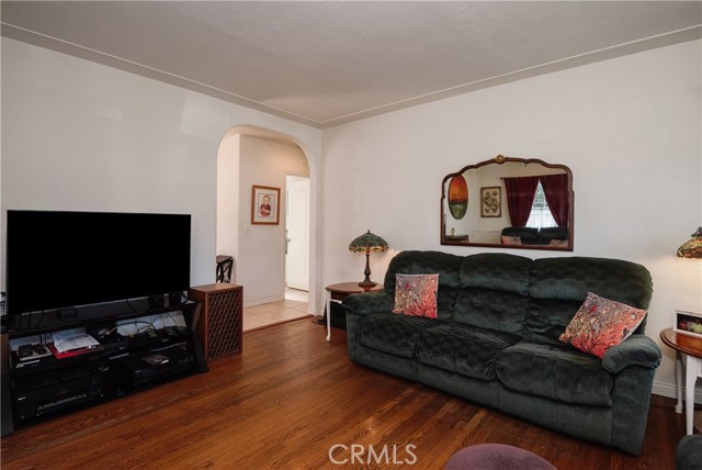 Living room to Kitchen