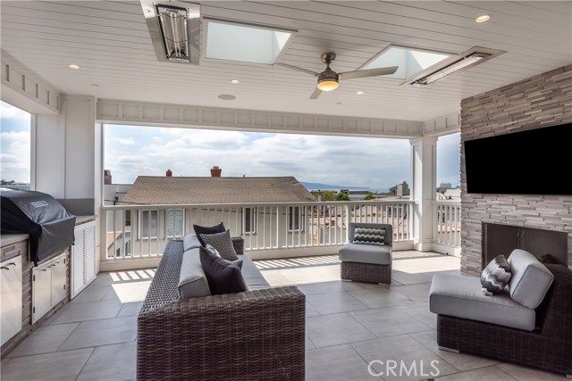 400 16th Street, Manhattan Beach, California 90266, 5 Bedrooms Bedrooms, ,4 BathroomsBathrooms,Residential,Sold,16th,SB19108613