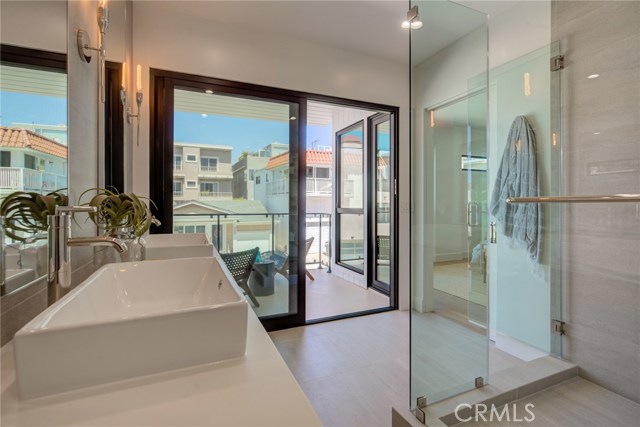 124 39th Street, Manhattan Beach, California 90266, 3 Bedrooms Bedrooms, ,2 BathroomsBathrooms,Residential,Sold,39th,SB20089804