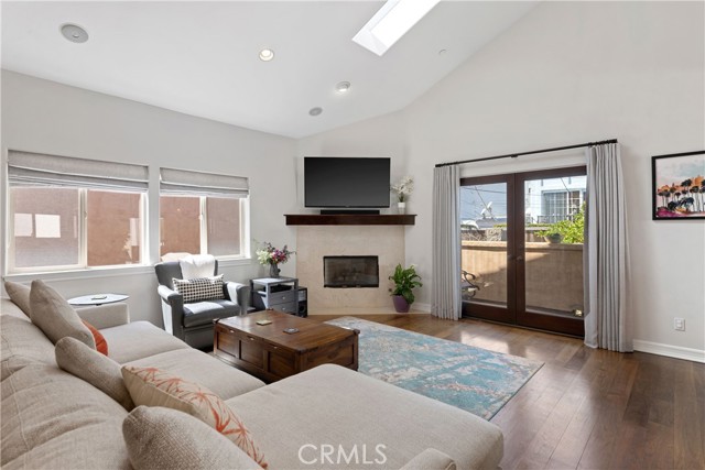 621 Broadway, Redondo Beach, California 90277, 4 Bedrooms Bedrooms, ,2 BathroomsBathrooms,Residential,Sold,Broadway,SB21036343