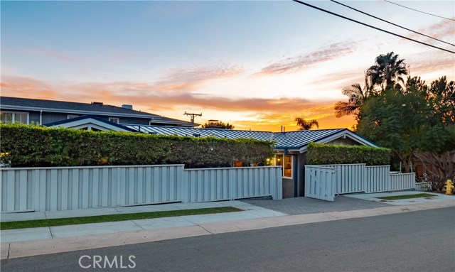 2616 Pine Avenue, Manhattan Beach, California 90266, 3 Bedrooms Bedrooms, ,1 BathroomBathrooms,Residential,Sold,Pine,SB21005852