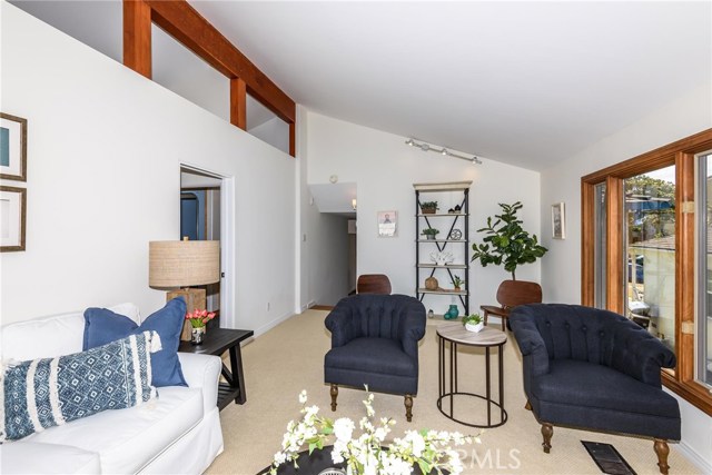 403 Lucia Avenue, Redondo Beach, California 90277, 3 Bedrooms Bedrooms, ,1 BathroomBathrooms,Residential,Sold,Lucia,SB18144542