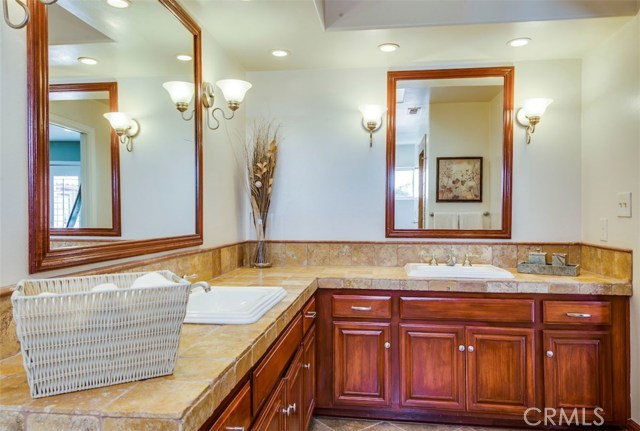 202 Lucia Avenue, Redondo Beach, California 90277, 4 Bedrooms Bedrooms, ,3 BathroomsBathrooms,Residential,Sold,Lucia,PV17247828