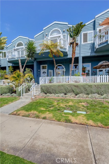 704 Broadway, Redondo Beach, California 90277, 3 Bedrooms Bedrooms, ,2 BathroomsBathrooms,Residential,Sold,Broadway,SB20108157