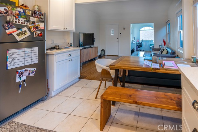 942 - kitchen, looking towards the living room