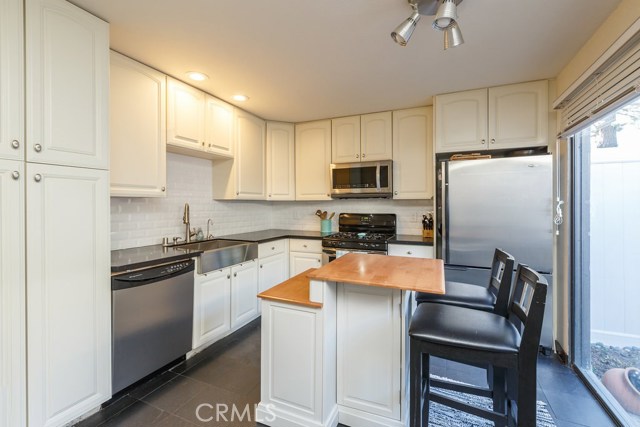1140 Manhattan Beach Boulevard, Manhattan Beach, California 90266, 2 Bedrooms Bedrooms, ,3 BathroomsBathrooms,Residential,Sold,Manhattan Beach,SB17069886