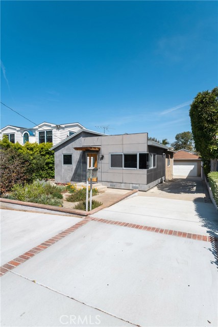 571 33rd Street, Manhattan Beach, California 90266, 2 Bedrooms Bedrooms, ,2 BathroomsBathrooms,Residential,Sold,33rd,SB21059997