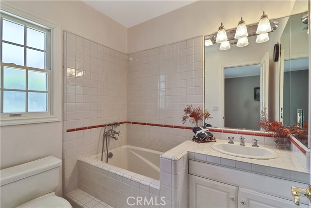 En suite Bath to Bedroom #2