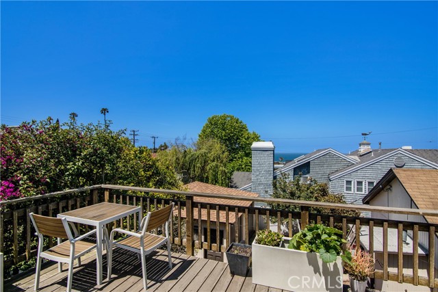 712 Longfellow Avenue, Hermosa Beach, California 90254, 3 Bedrooms Bedrooms, ,Residential,Sold,Longfellow,SB21112937