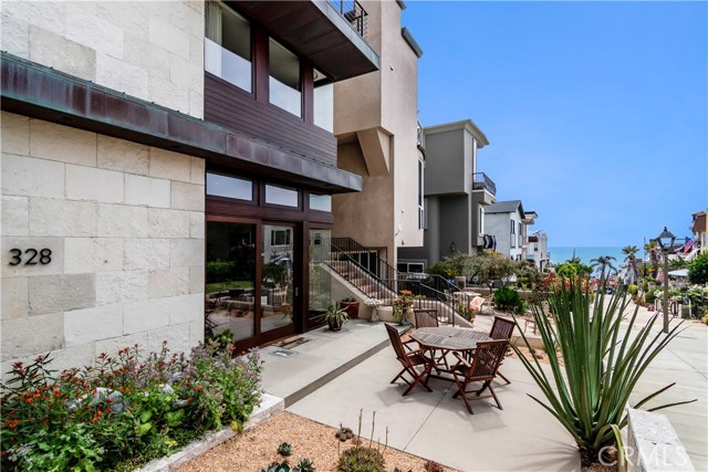 Entertaining walk street patio