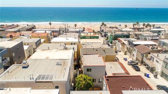 216 39th Street, Manhattan Beach, California 90266, 2 Bedrooms Bedrooms, ,2 BathroomsBathrooms,Residential,Sold,39th,SB19218837