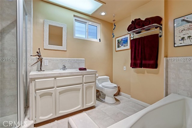 512 3rd Street, Manhattan Beach, California 90266, 3 Bedrooms Bedrooms, ,3 BathroomsBathrooms,Residential,Sold,3rd,SB18066337