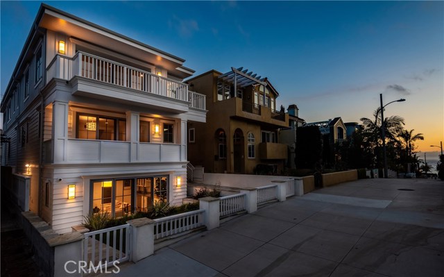 400 16th Street, Manhattan Beach, California 90266, 5 Bedrooms Bedrooms, ,4 BathroomsBathrooms,Residential,Sold,16th,SB19108613