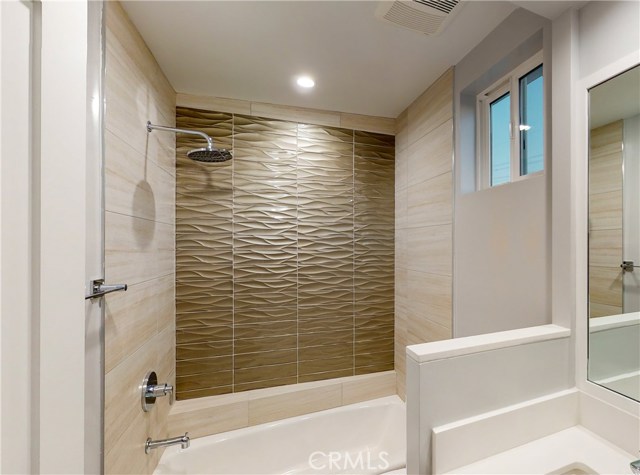 3RD LEVEL SHOWER/TUB