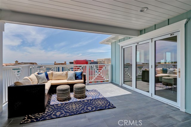 700 Loma Drive, Hermosa Beach, California 90254, 3 Bedrooms Bedrooms, ,3 BathroomsBathrooms,Residential,Sold,Loma,SB18137113
