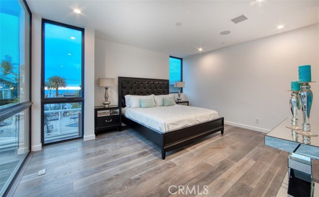 945 7th Street, Hermosa Beach, California 90254, 4 Bedrooms Bedrooms, ,3 BathroomsBathrooms,Residential,Sold,7th,SB19140226