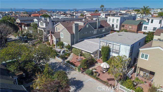 501 8th Street, Manhattan Beach, California 90266, 3 Bedrooms Bedrooms, ,2 BathroomsBathrooms,Residential,Sold,8th,SB18037612