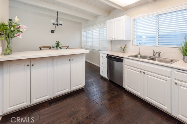 2105 Walnut Avenue, Manhattan Beach, California 90266, 4 Bedrooms Bedrooms, ,2 BathroomsBathrooms,Residential,Sold,Walnut,SB19018685